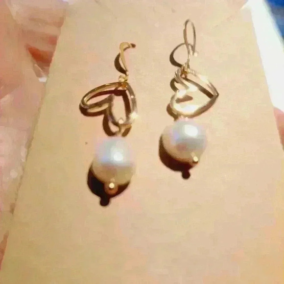 18kgold plated heart shaped and  fresh water pearl earrings - Picture 4 of 6